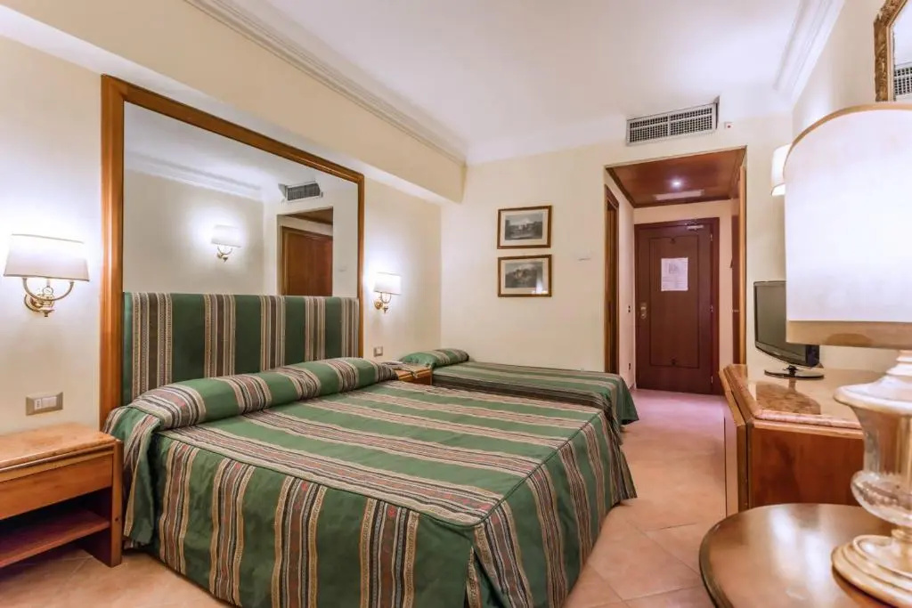 Standard Triple room