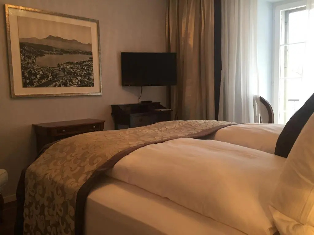 Deluxe Double room (full double bed)