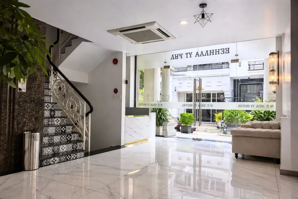 Hua Yi Hotel Phu My Hung - Korean Street in Ho Chi Minh City