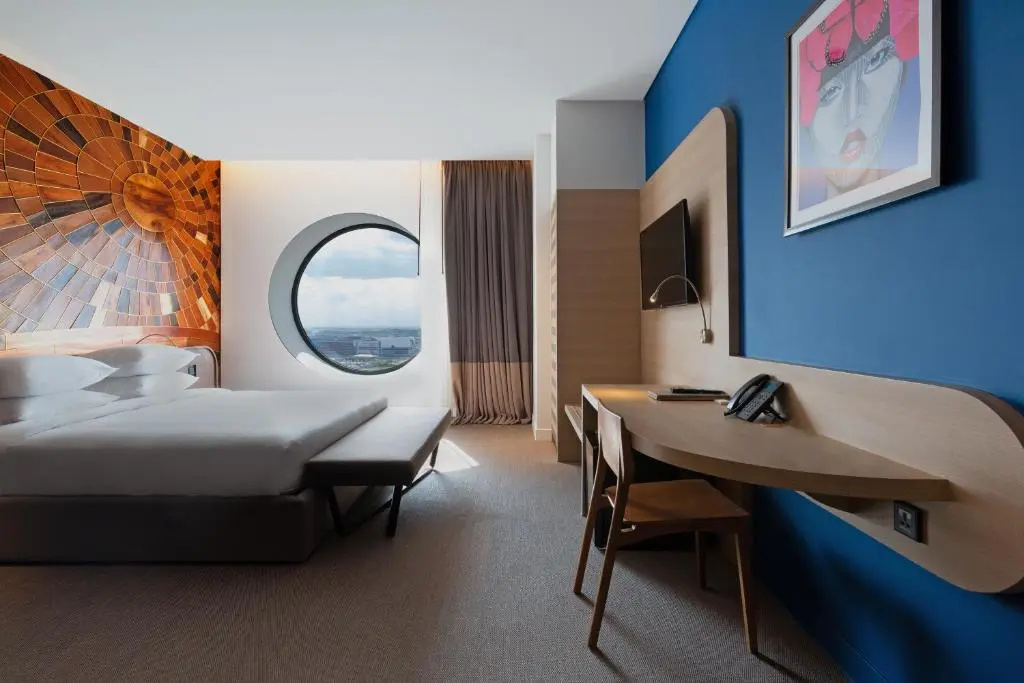 Deluxe Double room (full double bed)