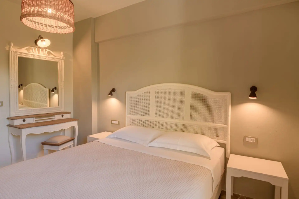 Double room (full double bed)