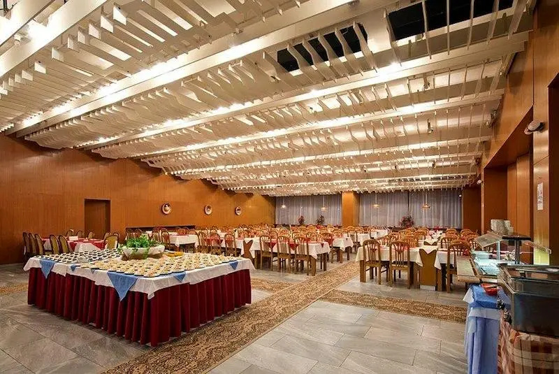 Food & Beverage