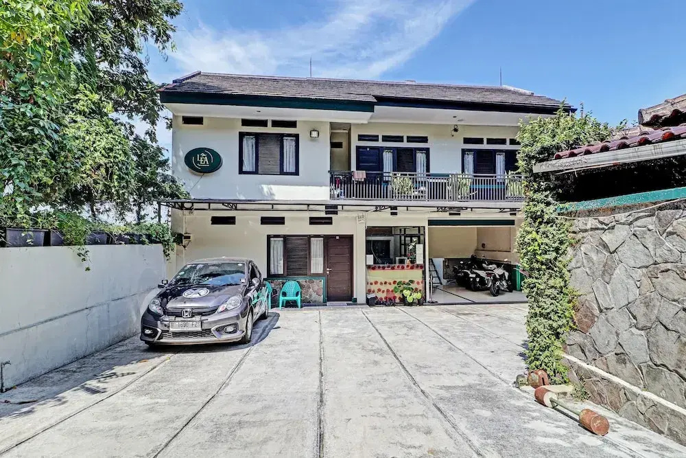 Capital O 92705 Lea Residence Dago Syariah