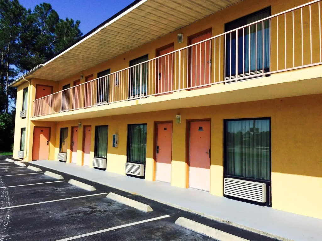 Motel 6 Macclenny, FL