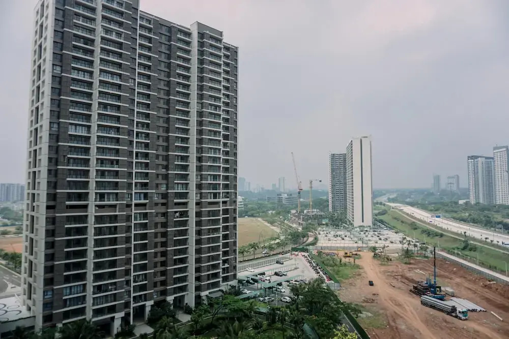 Homey And Spacious 3Br At Sky House Bsd Apartment