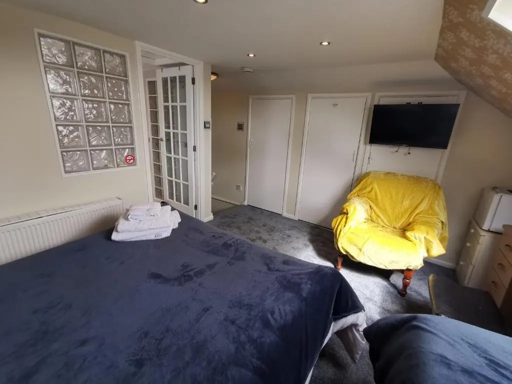 Standard Double room (full double bed)