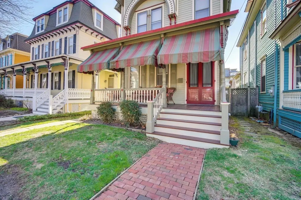 Walk to Beach: Cape May Home w/ Screened Patio!