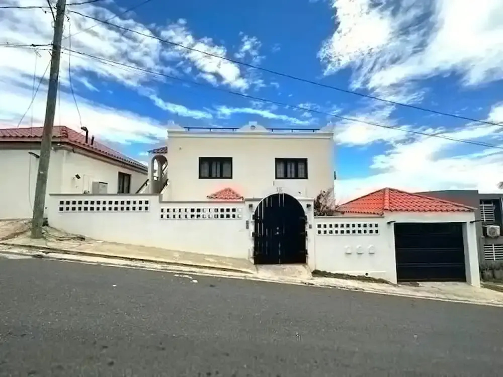 4 BR Kikita Beach Villa Oceanfront w Pool