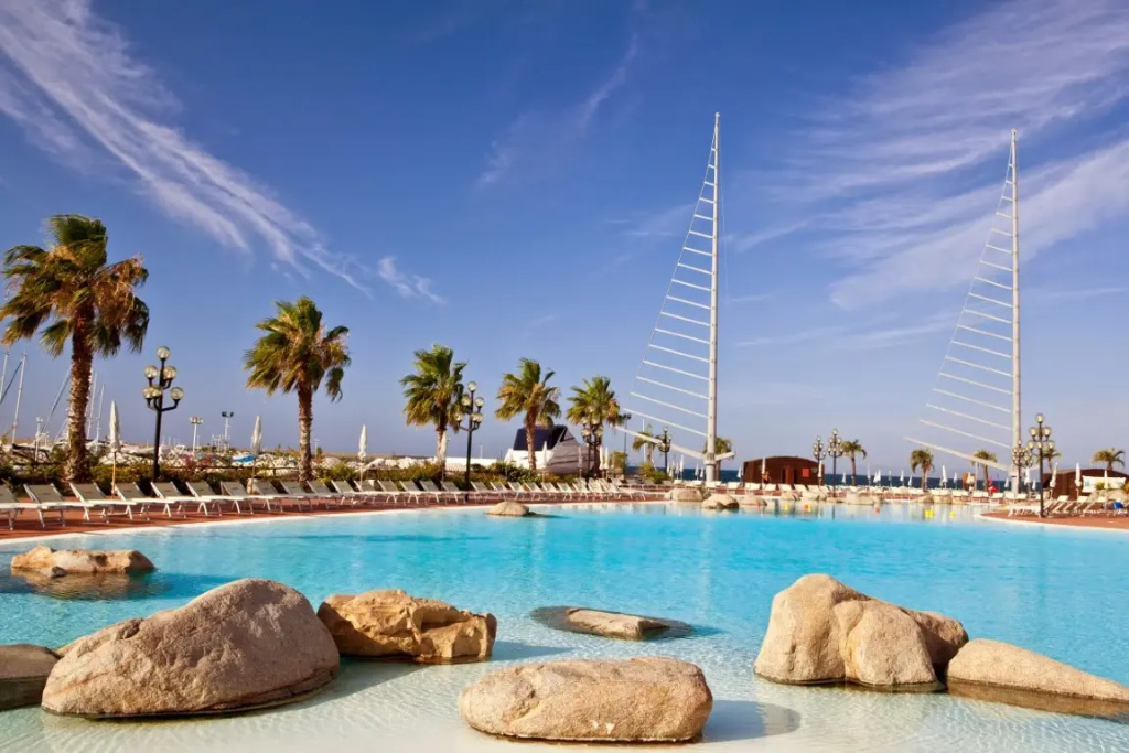 Beach & Waterfront