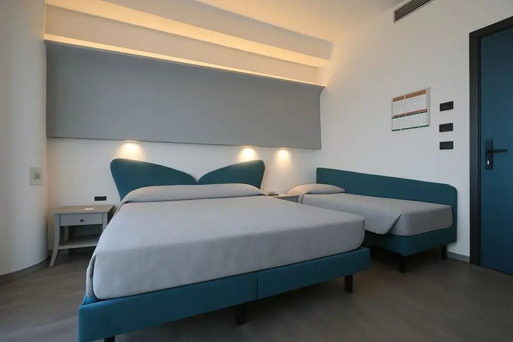 Standard Triple room with balcony