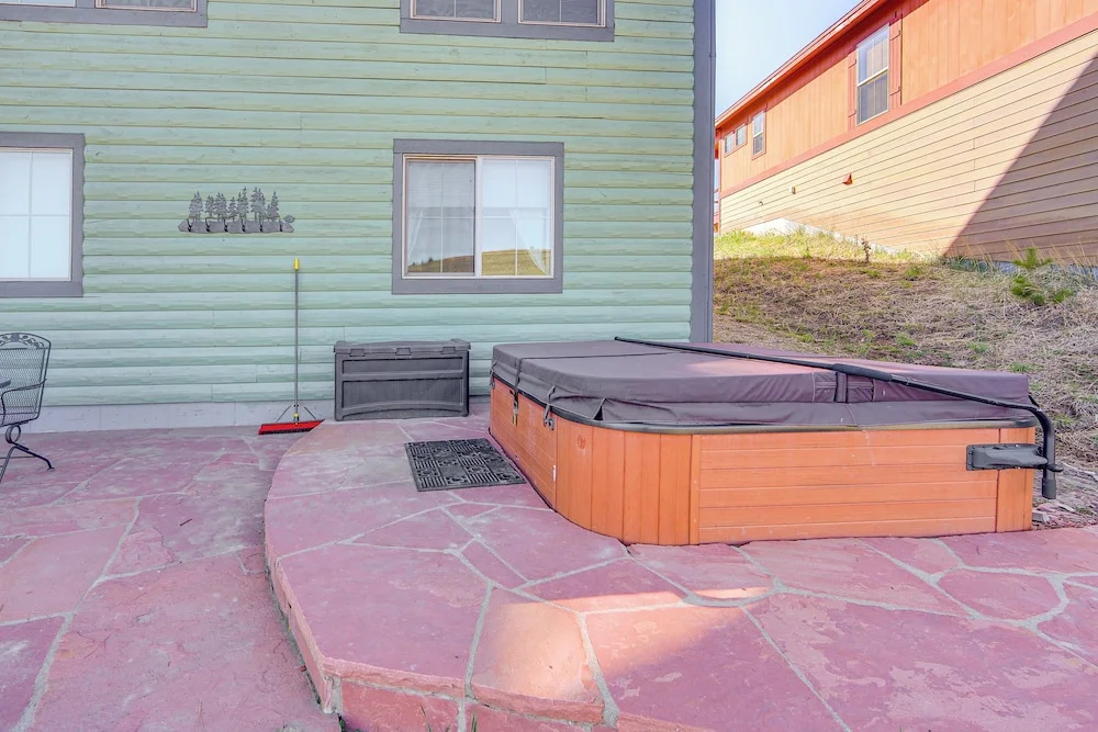 Mtn Views & Private Hot Tub: Granby Group Getaway!