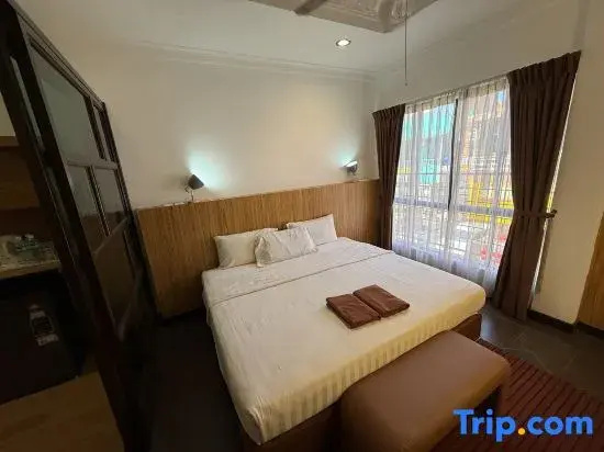 Deluxe Triple Family room