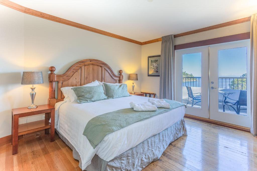 Mayne Island Resort by null