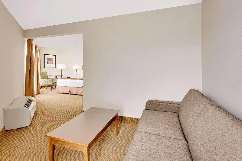 Ramada by Wyndham Kamloops - Chambres