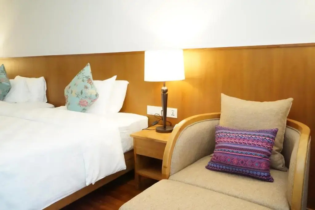 Deluxe Double room with lake view (twin beds)