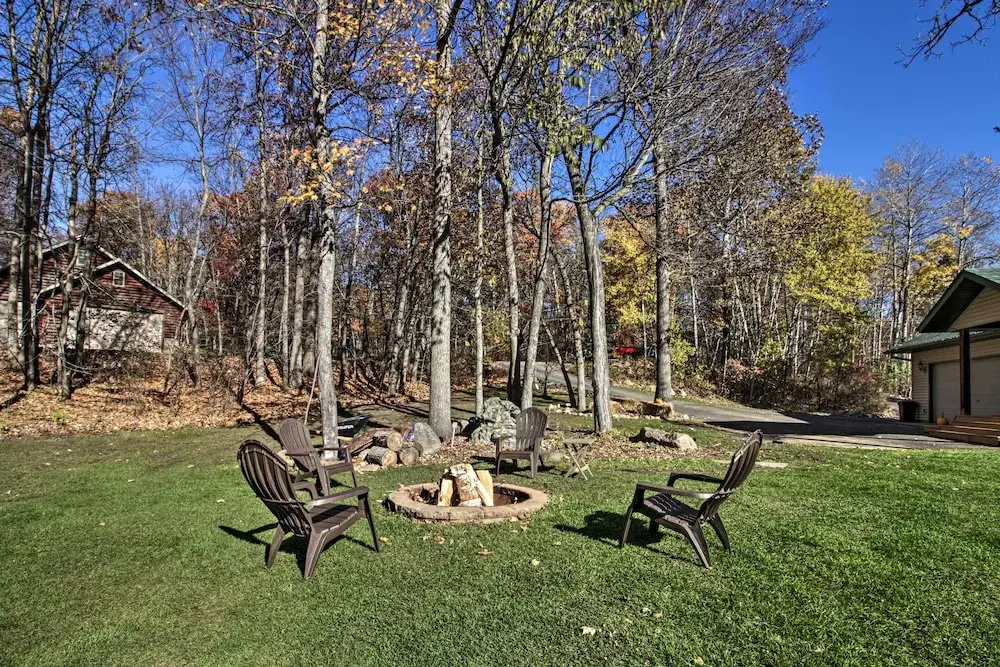 Cabin w/ Fire Pit & Movie Room, 1 Mi to Lake