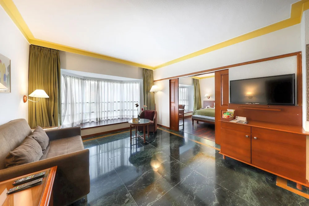 Luxury Suite