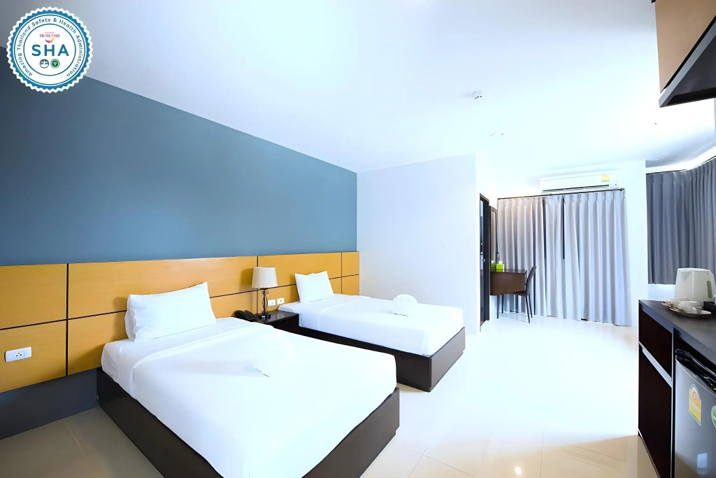 Lee Hotel — 3