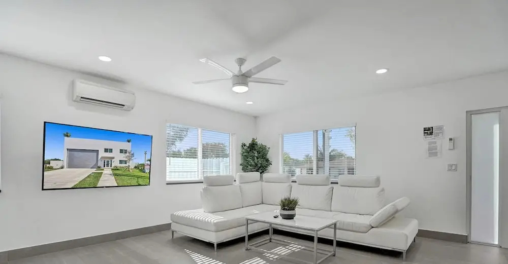 3-storey Home with Beautiful Lake View