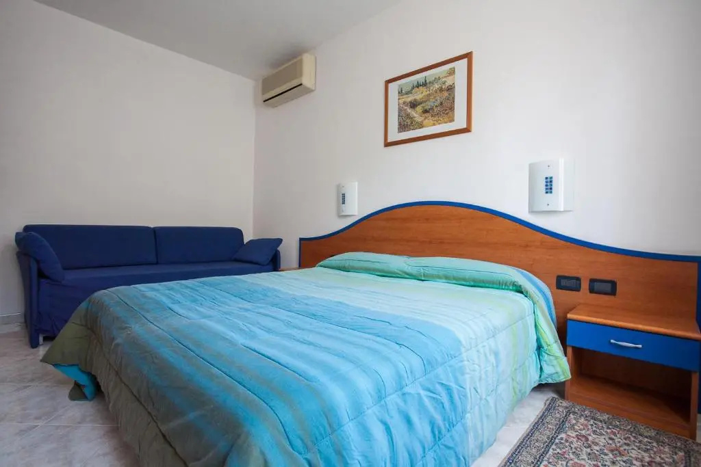 Standard Double room (full double bed)