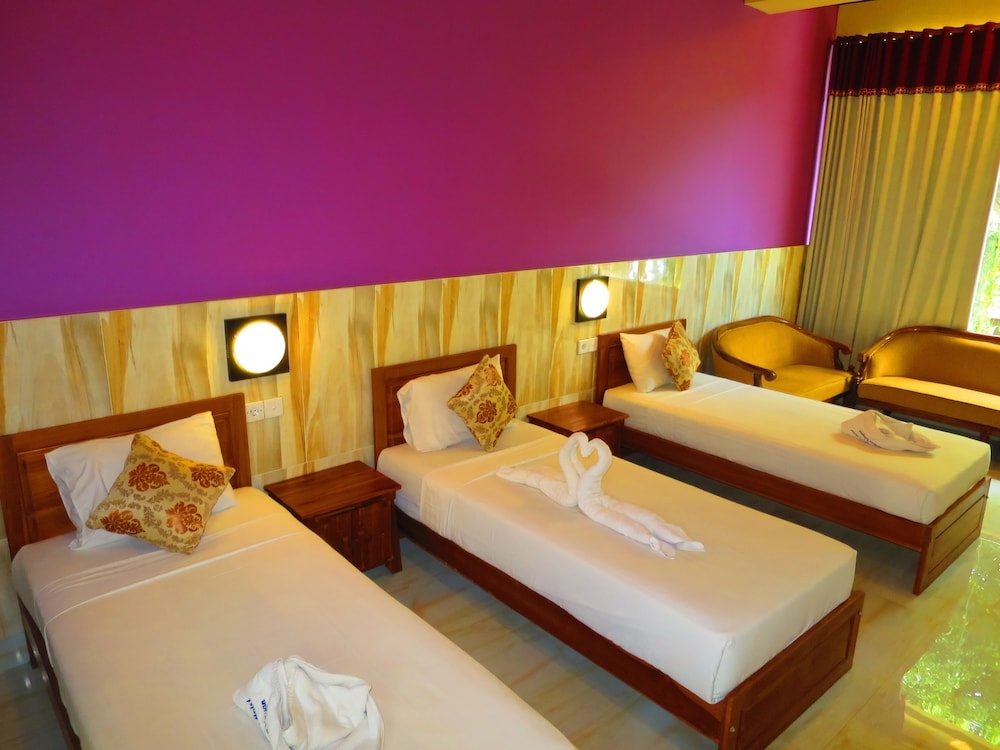 Отель Amed Cafe & Hotel Kebun Wayan в Пурвакерти