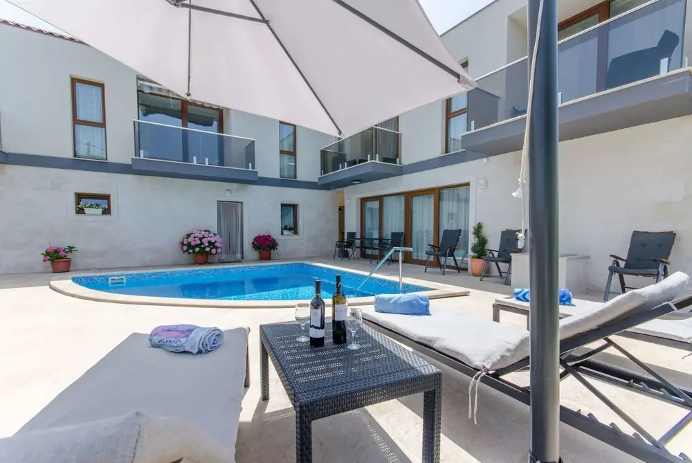 Apartments Villa LA