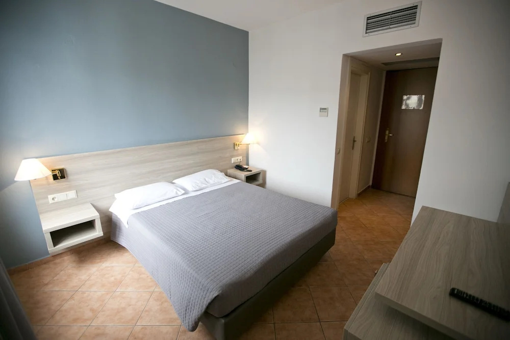Economy Triple room with balcony