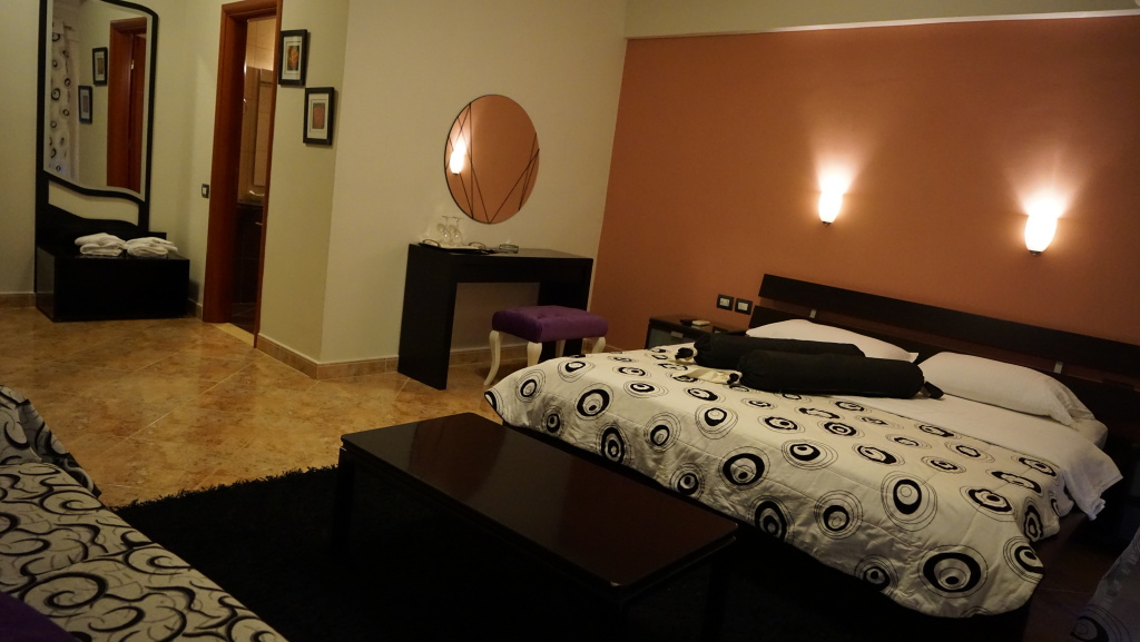 Hotel Oasis — 3