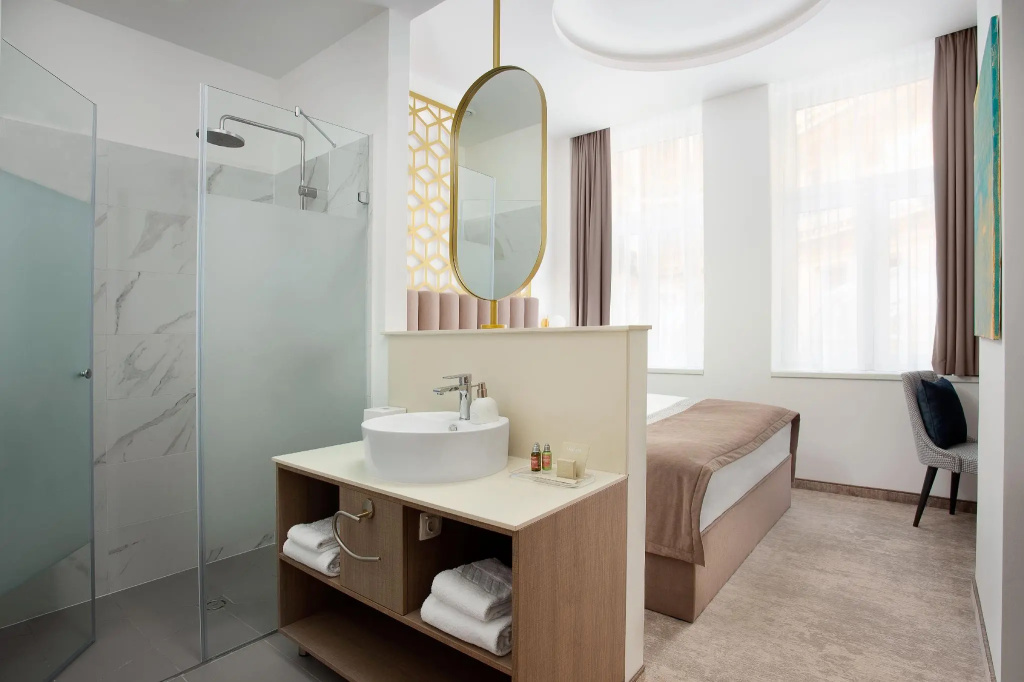 Superior Double room (full double bed)