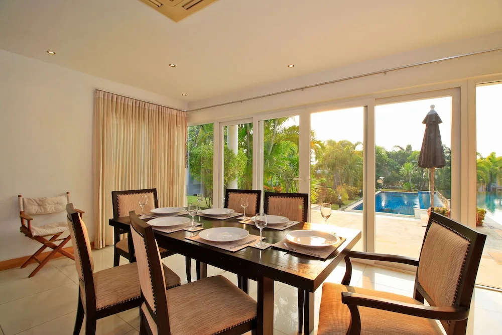 Pattaya Sunset Villa 4 Bedroom Sleeps 8