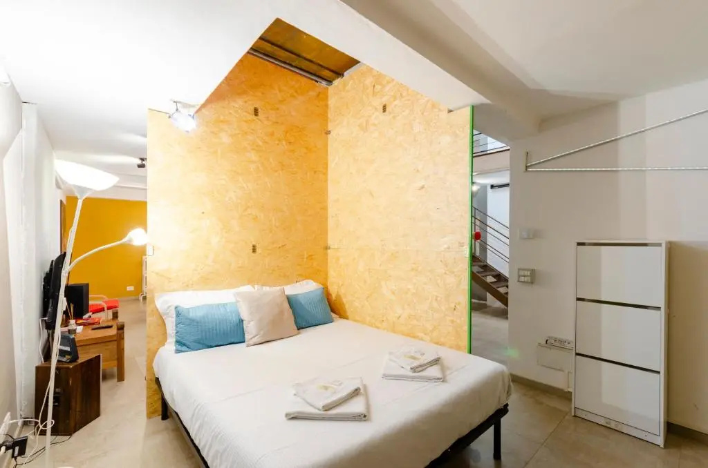 ALTIDO Vibrant Open-Plan Apt for 6 in Historic Centre