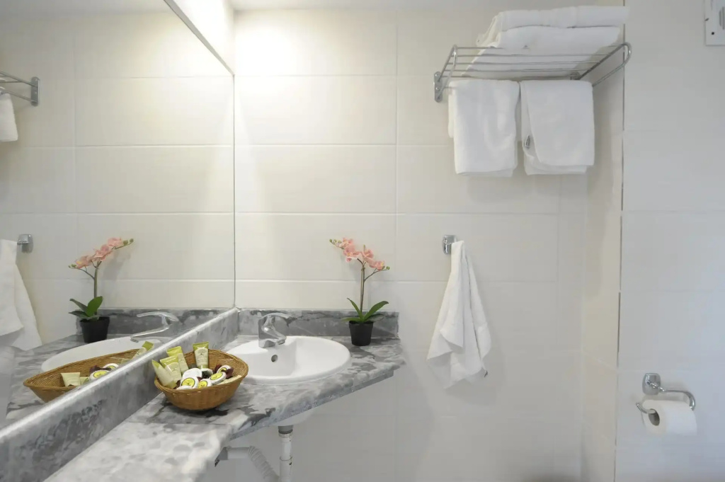Classic Double room with partial sea view (full double bed)