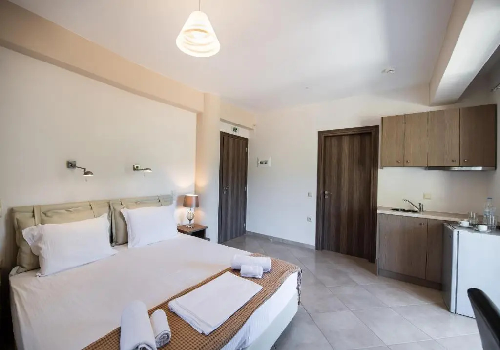 Standard Double Studio full double bed