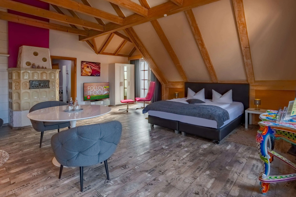Double Suite (full double bed)