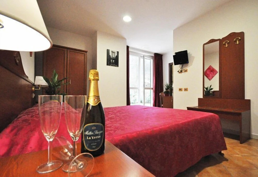 Standard Double room with balcony (full double bed)