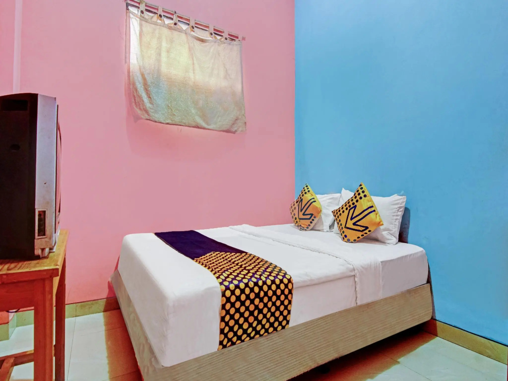 Hotel O Aliyah Syariah Room Type - Spot On Non AC Double room (full double bed)