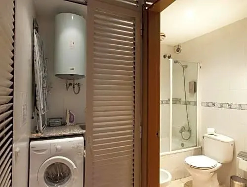 2 Bedrooms Double Suite (full double bed)