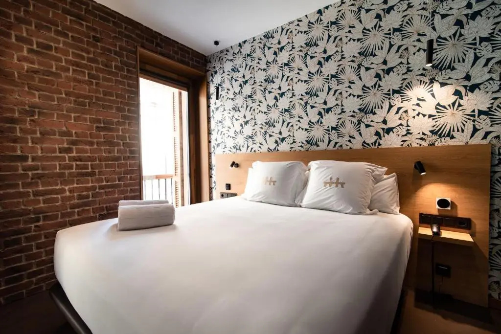 Double room with balcony (full double bed)