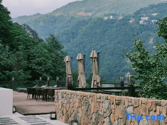 Yulongshan Dong Spring Resort