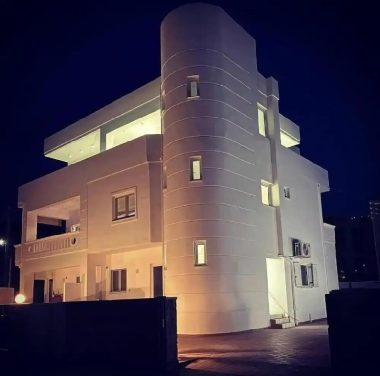 White Dome Apartment I