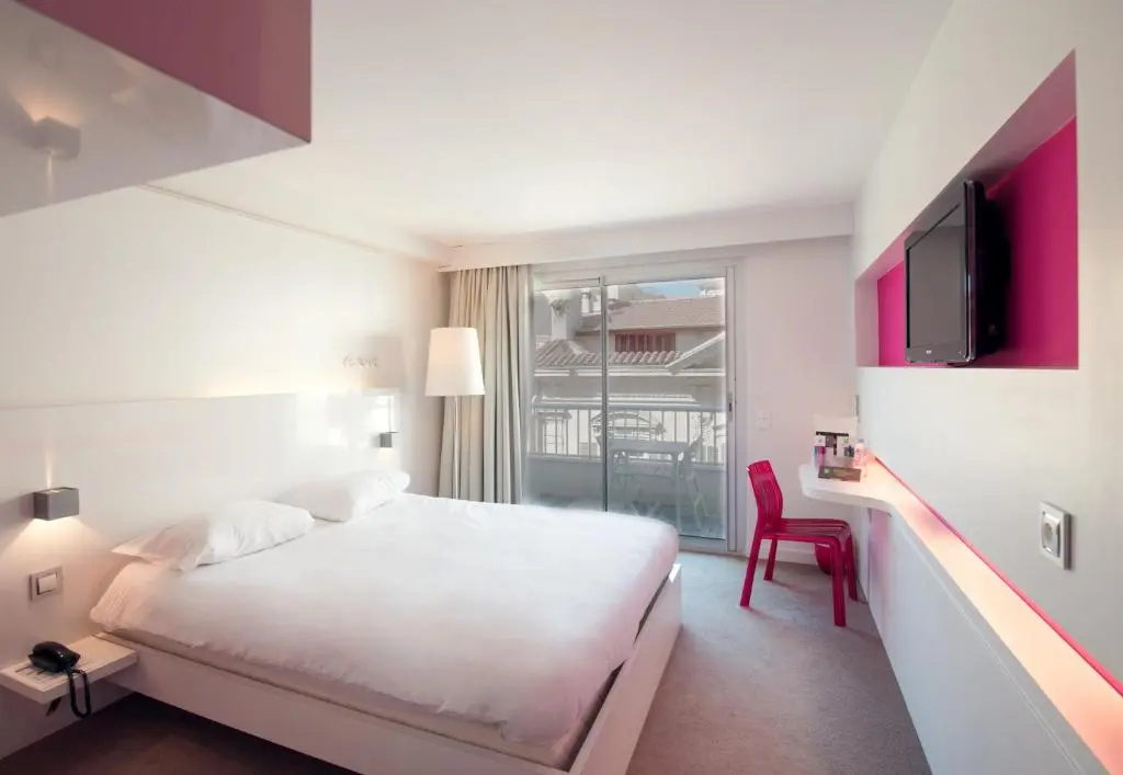 Standard Double room with balcony (full double bed)