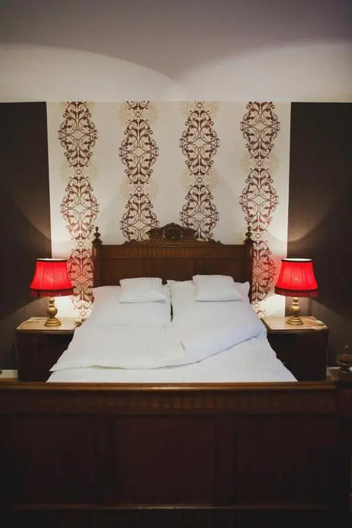 Double room (full double bed)