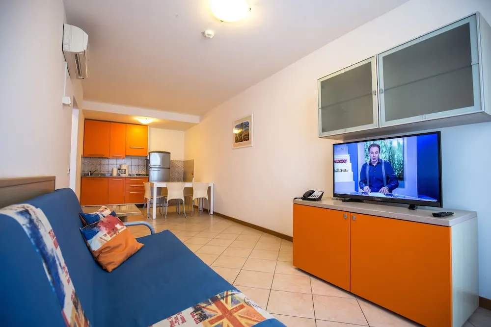 1 Bedroom Apartment with balcony and with park view