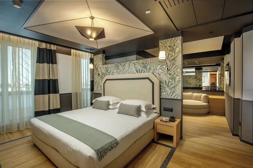 Luxury Suite
