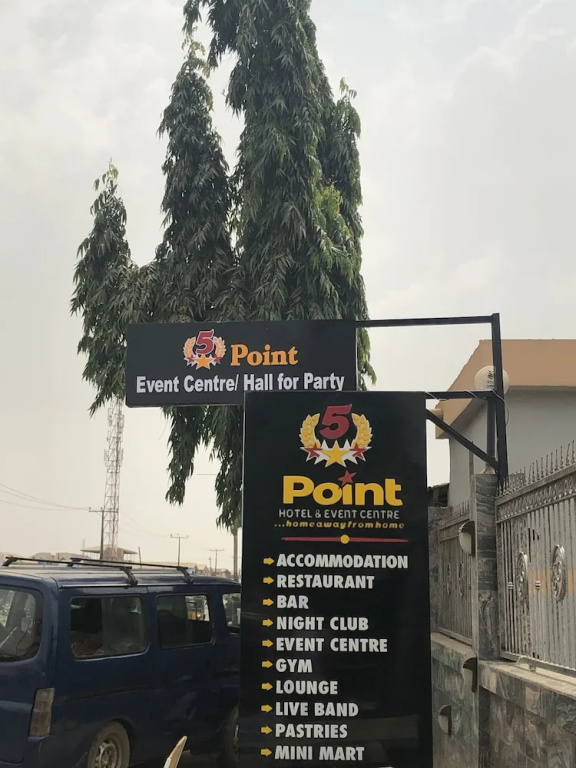 5 Point Hotel and Event Centre