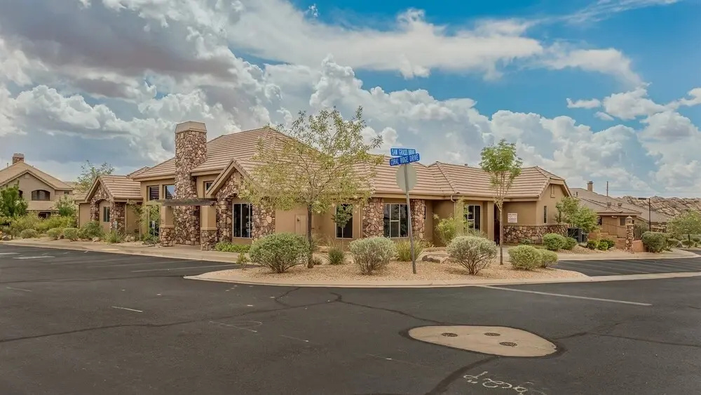 Canyon Oasis 4 Bedroom Apts by RedAwning