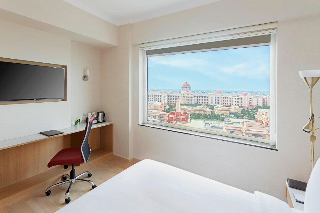 Double Suite with city view (full double bed)