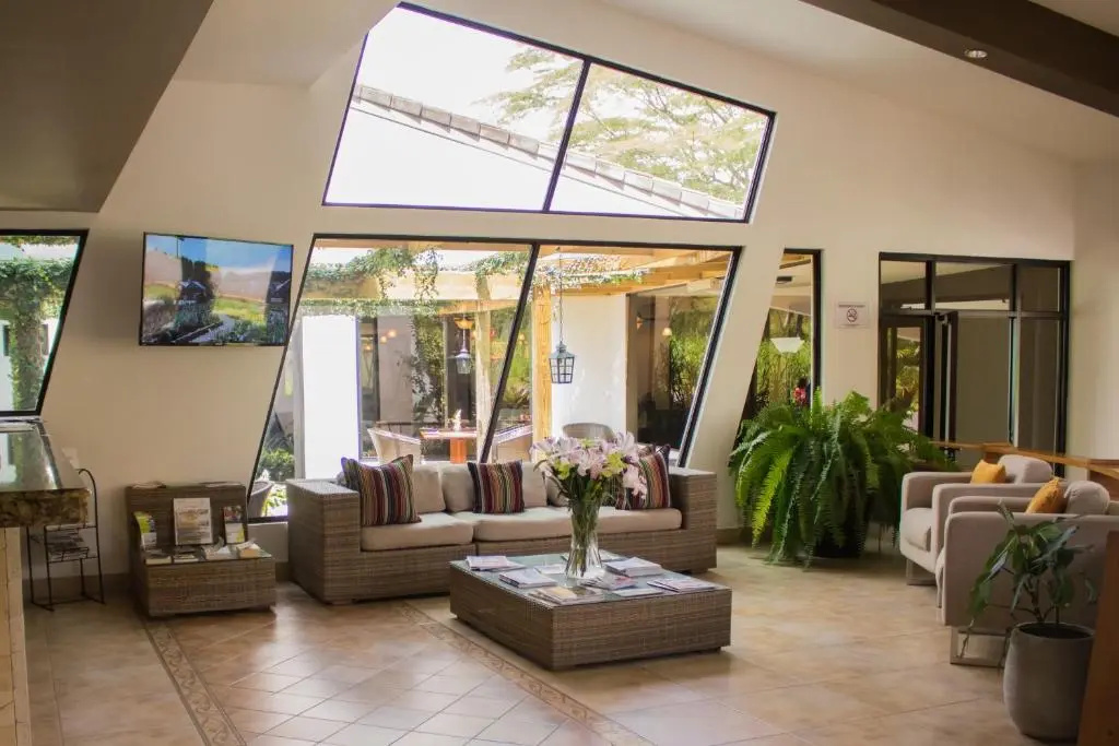 Lobby & Reception