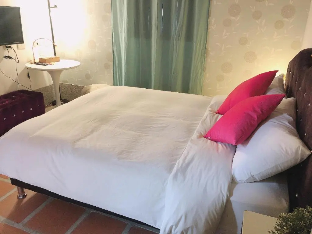 Deluxe Double room (full double bed)