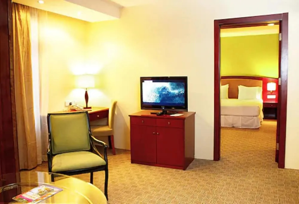 Double Suite full double bed